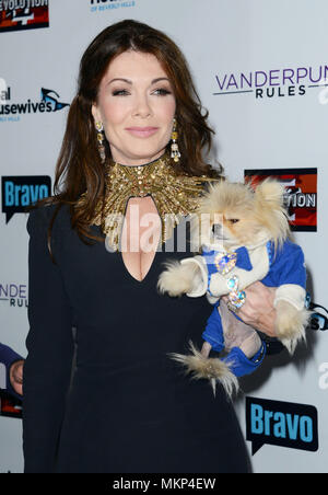Lisa Vanderpump et Giggyat chien la saison 4 première de 'The Real Housewives de Beverly Hills' au 3 Boulevard à Los Angeles.Lisa Vanderpump et Giggy chien Red Carpet Event, Vertical, USA, Cinéma, Célébrités, photographie, Bestof, Arts, Culture et divertissement, Célébrités Topix fashion / Vertical, Best of, événement dans la vie d'Hollywood, Californie - Tapis rouge et en backstage, USA, Cinéma, Célébrités, cinéma, télévision, Célébrités célébrités musique, photographie, Arts et culture, Bestof, divertissement, Topix headshot, vertical, une personne, à partir de l'an , 2013, enquête Banque D'Images