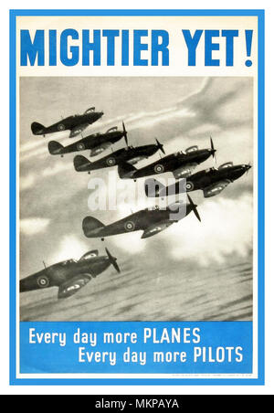 Vintage UK SPITFIRE FORMATION RAF POSTER de la RAF des années 1940 WW2 RAF British Propaganda Recruitment Poster 'plus encore !' (Titre de 'TERRE D'ESPOIR ET DE GLOIRE d'Elgar) 'chaque jour plus D'AVIONS' 'chaque jour plus DE PILOTESs' escadron d'avions Spitfire a présenté vol en formation..The Battle of Britain la Seconde Guerre mondiale Banque D'Images