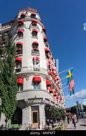 STOCKHOLM, SUÈDE -€" 21 août 2017 : Façade de l'hôtel Diplomat de drapeaux Banque D'Images