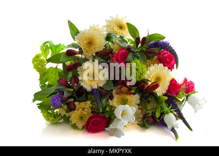 Bouquet coloré avec des fleurs mixtes isolated over white Banque D'Images