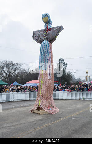 TIRASPOL, Moldavie - février 18, 2018 : de l'Épouvantail Maslenitsa. La Maslenitsa vacances pagan slave (le Mardi Gras) - une réunion symbolique du printemps. Banque D'Images