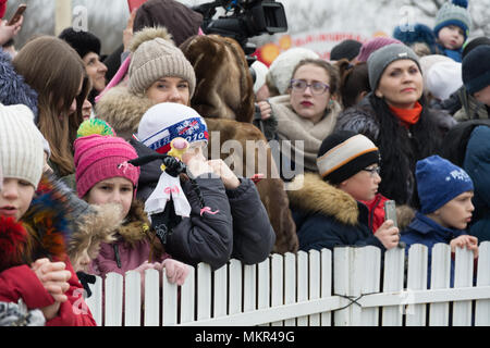 TIRASPOL, Moldavie - février 18, 2018 : les citoyens et les touristes à la célébration de la Maslenitsa vacances pagan slave. Maslenitsa (Le Mardi Gras) - un Banque D'Images