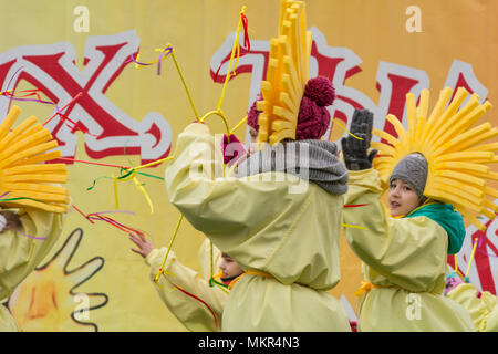 TIRASPOL, Moldavie - février 18, 2018 : Pour l'ensemble se produit au festival Maslenitsa. La Maslenitsa vacances pagan slave (le Mardi Gras) - un Banque D'Images