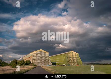 Cardington cabanes sous de sombres nuages près de Shortstown, Bedfordshire, Royaume-Uni Banque D'Images