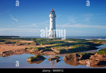 Perchaude rock Lighthouse et nouvelle plage de Brighton Banque D'Images