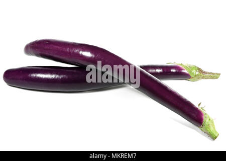 Les aubergines japonais isolé sur fond blanc Banque D'Images