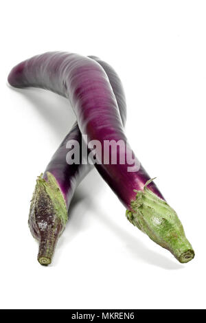 Les aubergines japonais isolé sur fond blanc Banque D'Images