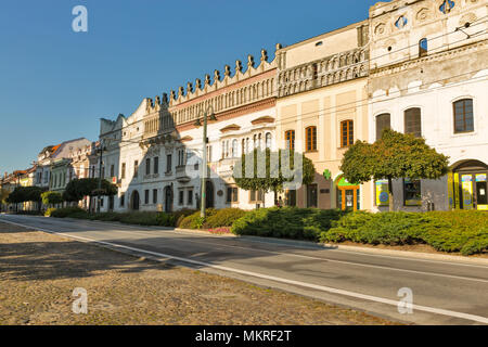 PRESOV, Slovaquie - 01 octobre 2017 : promenade le long de la rue Hlavna avec en vieille ville. C'est une ville dans l'Est de la Slovaquie, troisième plus grande ville dans le pays Banque D'Images