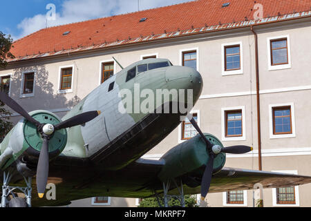 Airplane Li-2 au musée de plein air de SNP, l'équipement militaire de WW2, à Banska Bystrica, Slovaquie Banque D'Images