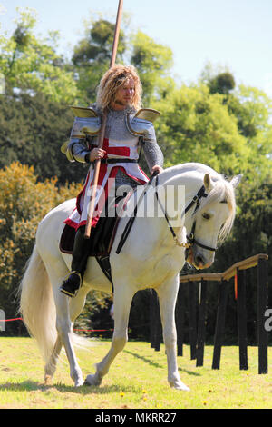 Berkeley, Angleterre - 6 mai 2018 : Medieval Jousting Afficher dans le château de Berkeley. L'histoire a joué à l'intérieur des murs du château de Berkeley en font l'un des m Banque D'Images