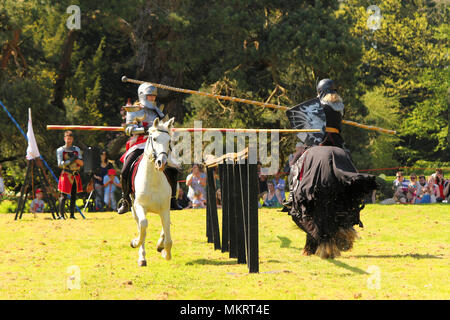 Berkeley, Angleterre - 6 mai 2018 : Medieval Jousting Afficher dans le château de Berkeley. L'histoire a joué à l'intérieur des murs du château de Berkeley en font l'un des m Banque D'Images