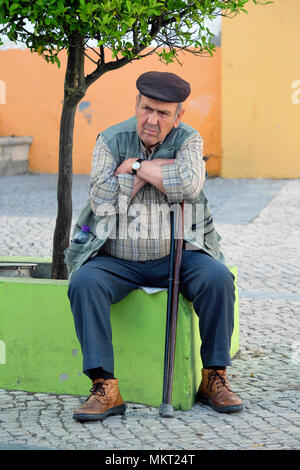 La vieillesse et grognon portugais en faisant une pause, Beja, Alentejo, Portugal Banque D'Images