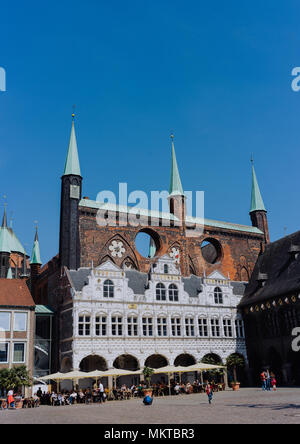 LUEBECK, ALLEMAGNE - 29 Avril 2018 : La ville historique située sur la place de l'Hôtel de Ville, l'aéroport de Lübeck Banque D'Images