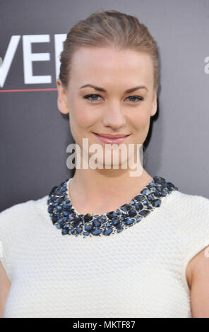 Yvonne Strahovski à la gueule de la Premiere Partie II au Chinese Theatre de Los Angeles.Une  03 Yvonne Strahovski Red Carpet Event, Vertical, USA, Cinéma, Célébrités, photographie, Bestof, Arts, Culture et divertissement, Célébrités Topix fashion / Vertical, Best of, événement dans la vie d'Hollywood, Californie - Tapis rouge et en backstage, USA, Cinéma, Célébrités, cinéma, télévision, Célébrités célébrités musique, photographie, Arts et culture, Bestof, divertissement, Topix headshot, vertical, une personne, à partir de l'an 2011, enquête tsuni@Gamma-USA.com Banque D'Images