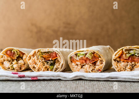 Shawarma doner kebab de poulet blé dur copie l'espace. Concept de restauration rapide. Banque D'Images