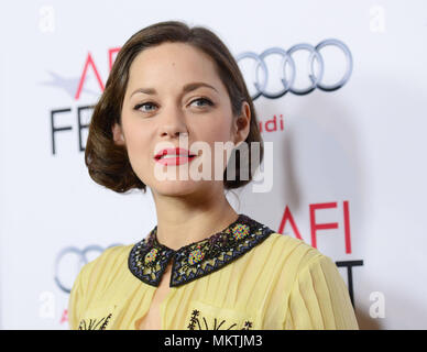 Marion Cotillard à l'AFI première de deux jours, une nuit à l'Egyptian Theatre, le 7 novembre, 2014 à Los Angeles.Marion Cotillard 014 Red Carpet Event, Vertical, USA, Cinéma, Célébrités, photographie, Bestof, Arts, Culture et divertissement, Célébrités Topix fashion / Vertical, Best of, événement dans la vie d'Hollywood, Californie - Tapis rouge et en backstage, USA, Cinéma, Célébrités, cinéma, télévision, Célébrités célébrités musique, photographie, Arts et culture, Bestof, divertissement, Topix headshot, vertical, une personne, à partir de l'an , 2014, enquête tsuni@Gamma-USA.com Banque D'Images