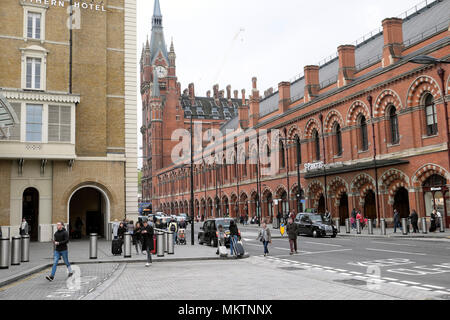 St Pancras Station vue extérieure et le Grand Nord de l'hôtel à la gare de Kings Cross à Pancras Road à Londres N1 England UK KATHY DEWITT Banque D'Images