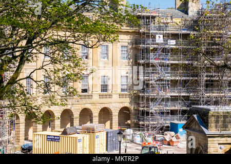 Le croissant de Buxton, Derbyshire en cours de restauration et d'échafaudages. Banque D'Images