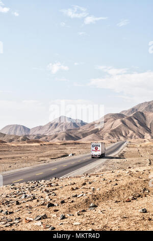 L'autoroute panaméricaine (Carretera panamericana norte). Huarney, Département d'Ancash, au Pérou. Banque D'Images