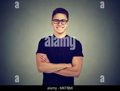 Portrait of a smiling handsome man dans les verres Banque D'Images