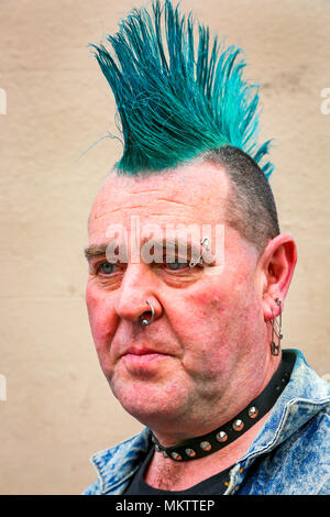 Arrochre Davie de Dryburgh, Ecosse, un fan de punk, photographié à Glasgow sur sa façon d'assister à un festival de musique punk Banque D'Images