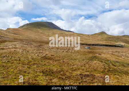 À la recherche du sommet de Moelwyn Mawr à partir de la zone supérieure du Rhosydd maintenant désaffectée ardoise Banque D'Images