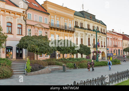 PRESOV, Slovaquie - 01 octobre 2017 : promenade le long de la rue Hlavna en vieille ville. C'est une ville dans l'Est de la Slovaquie, troisième plus grande ville du pays. Banque D'Images