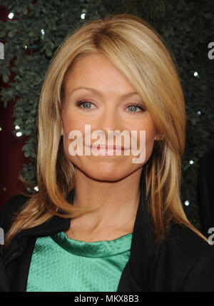 Kelly Ripa et mari Mark Consuelos assister au 29e anniversaire de la maison de Cartier Cartier Bow célébration à l'hôtel particulier de la Cinquième Avenue n New York City.Le 24 novembre 2008. Crédit : Dennis Van Tine/MediaPunch Banque D'Images