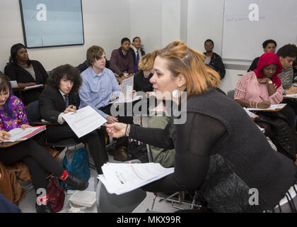 Programme spécial pour les adolescents et les jeunes adultes à apprendre l'éducation financière des études secondaires programmes GED et de se préparer à travailler dans le monde aujourd'hui. L Banque D'Images