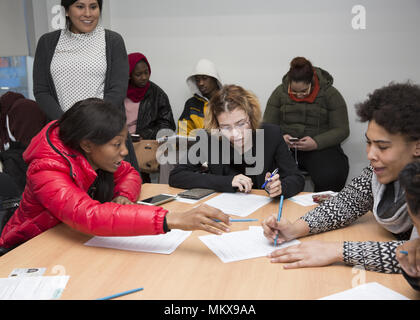 Programme spécial pour les adolescents et les jeunes adultes à apprendre l'éducation financière des études secondaires programmes GED et de se préparer à travailler dans le monde aujourd'hui. L Banque D'Images