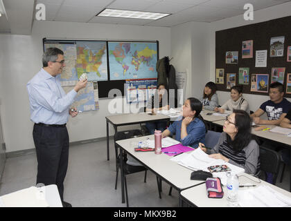 L'anglais comme langue seconde classe pour les immigrants récents de New York City à un centre communautaire de Lower East Side à Manhattan, New York City. Banque D'Images