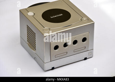 Console Nintendo Gamecube (GCN), version platinum Banque D'Images