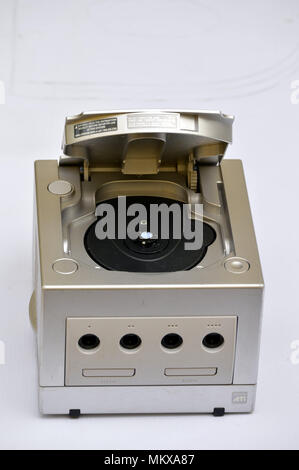 Console Nintendo Gamecube (GCN), version platinum Banque D'Images