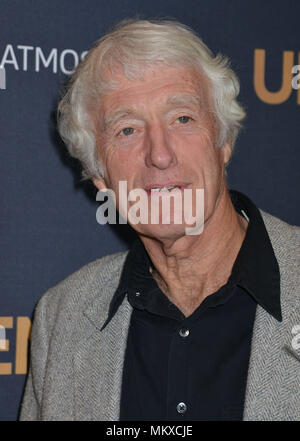 Roger Deakins ininterrompue à la première au Dolby Theatre de Los Angeles. 14 décembre 2014Roger Deakins Red Carpet Event, Vertical, USA, Cinéma, Célébrités, photographie, Bestof, Arts, Culture et divertissement, Célébrités Topix fashion / Vertical, Best of, événement dans la vie d'Hollywood, Californie - Tapis rouge et en backstage, USA, Cinéma, Célébrités, cinéma, télévision, Célébrités célébrités musique, photographie, Arts et culture, Bestof, divertissement, Topix headshot, vertical, une personne, à partir de l'an , 2014, enquête tsuni@Gamma-USA.com Banque D'Images