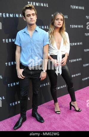 Los Angeles, CA, USA. 8 mai, 2018. Sebastian, Vale Genta au terminal des arrivées pour Premiere, ArcLight Hollywood, Los Angeles, CA, le 8 mai 2018. Credit : Dee Cercone/Everett Collection/Alamy Live News Banque D'Images