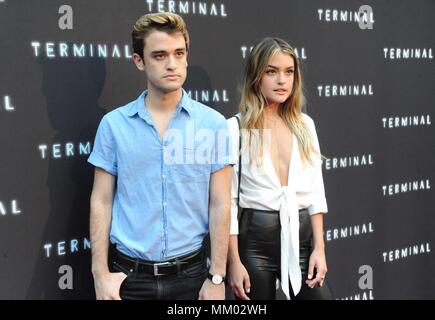 Los Angeles, CA, USA. 8 mai, 2018. Sebastian, Vale Genta au terminal des arrivées pour Premiere, ArcLight Hollywood, Los Angeles, CA, le 8 mai 2018. Credit : Dee Cercone/Everett Collection/Alamy Live News Banque D'Images