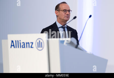 09 mai 2018, l'Allemagne, Munich : directeur général de la compagnie d'assurance Allianz SE, Oliver Baete, monter sur la scène avant le début de l'assemblée générale annuelle de la compagnie d'assurance Allianz. Photo : Sven Hoppe/dpa Banque D'Images