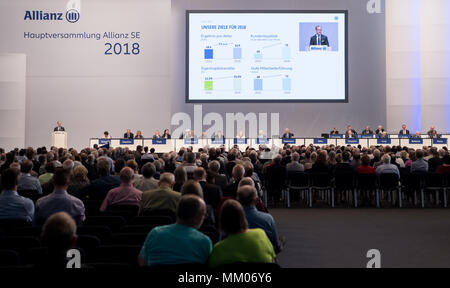 09 mai 2018, l'Allemagne, Munich : directeur général de la compagnie d'assurance Allianz SE, Oliver Baete (L), s'exprimant au cours de l'assemblée générale annuelle de la compagnie d'assurance Allianz. Photo : Sven Hoppe/dpa Banque D'Images