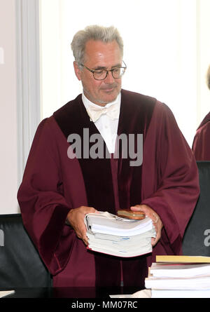 09 mai 2018, l'Allemagne, Karlsruhe : le président de la première chambre civile de la Cour fédérale de justice (BGH), Thomas Koch, ouvre le procès. La Cour suprême fédérale est en train de négocier si la plate-forme de musique Youtube est responsable de la violation des droits d'auteur de leurs utilisateurs. Un producteur de musique a été de poursuivre la filiale de Google pour dix ans. Photo : Uli Deck/dpa Banque D'Images