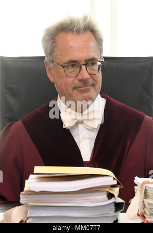 09 mai 2018, l'Allemagne, Karlsruhe : le président de la première chambre civile de la Cour fédérale de justice (BGH), Thomas Koch, ouvre le procès. La Cour suprême fédérale est en train de négocier si la plate-forme de musique Youtube est responsable de la violation des droits d'auteur de leurs utilisateurs. Un producteur de musique a été de poursuivre la filiale de Google pour dix ans. Photo : Uli Deck/dpa Banque D'Images