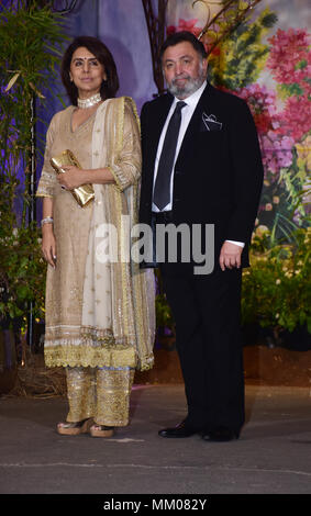 Mumbai, Inde. 08 mai, 2018. Bollywood acteur Rishi Kapoor avec épouse Neetu Kapoor assister à la réception de mariage de l'actrice Sonam Kapoor et Anand Ahuja à hotel Leela Mumbai. Azhar Khan/Alamy Live News Banque D'Images