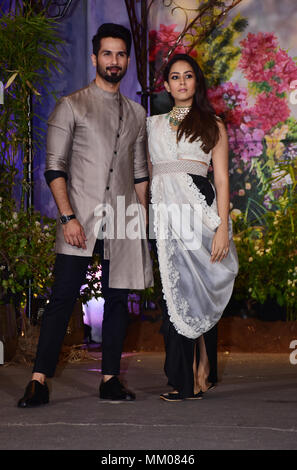 Mumbai, Inde. 08 mai, 2018. Bollywood acteur Shahid Kapoor avec épouse Mira Rajput assister à la réception de mariage de l'actrice Sonam Kapoor et Anand Ahuja à hotel Leela Mumbai. Azhar Khan/Alamy Live News Banque D'Images