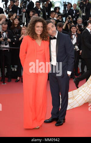 Cannes, France. 8 mai, 2018. CANNES, FRANCE - MAY 08 : Manu Payet (R) assiste à la projection de "tout le monde sait (Todos Lo Saben)' et le gala d'ouverture lors de la 71e assemblée annuelle du Festival du Film de Cannes au Palais des Festivals le 8 mai 2018 à Cannes, France. Credit : Frederick Injimbert/ZUMA/Alamy Fil Live News Banque D'Images