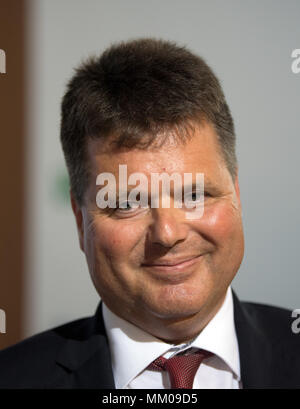 Berlin, Allemagne. 09 mai, 2018. 09 mai 2018, l'Allemagne, Berlin : Juergen Dusel, Commissaire fédéral pour les personnes handicapées, souriant après son investiture. Credit : Soeren Stache/dpa/Alamy Live News Banque D'Images