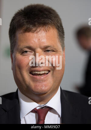 Berlin, Allemagne. 09 mai, 2018. 09 mai 2018, l'Allemagne, Berlin : Juergen Dusel, Commissaire fédéral pour les personnes handicapées, souriant après son investiture. Credit : Soeren Stache/dpa/Alamy Live News Banque D'Images