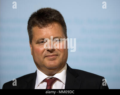 Berlin, Allemagne. 09 mai, 2018. 09 mai 2018, l'Allemagne, Berlin : Juergen Dusel, Commissaire fédéral pour les personnes handicapées, souriant après son investiture. Credit : Soeren Stache/dpa/Alamy Live News Banque D'Images