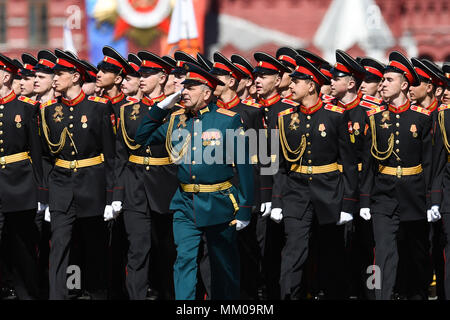 Moscou, Russie. 9 mai, 2018. Les soldats russes mars pendant la parade de la victoire à Moscou, Russie, le 9 mai 2018. Le 73e anniversaire de la victoire sur l'Allemagne nazie lors de la Seconde Guerre mondiale a été marquée ici mercredi. Credit : Evgeny Sinitsyn/Xinhua/Alamy Live News Banque D'Images