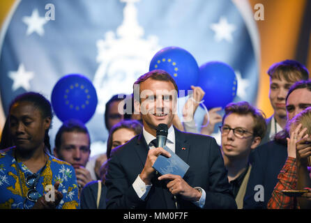 09 mai 2018, l'Allemagne, Aix-la-Chapelle : le président français Emmanuel Macron s'exprimant lors d'une foire des citoyens. Macron reçoit le prix Charlemagne sur le 10 mai 2018 pour sa vision puissante d'une Europe nouvelle. Photo : Ina Fassbender/dpa dpa : Crédit photo alliance/Alamy Live News Banque D'Images