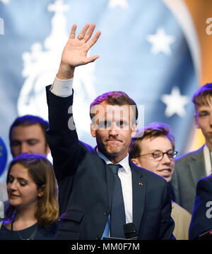 09 mai 2018, l'Allemagne, Aix-la-Chapelle : le président français Emmanuel Macron forme à l'auditoire lors d'une foire des citoyens. Macron reçoit le prix Charlemagne sur le 10 mai 2018 pour sa vision puissante d'une Europe nouvelle. Photo : Ina Fassbender/dpa dpa : Crédit photo alliance/Alamy Live News Banque D'Images