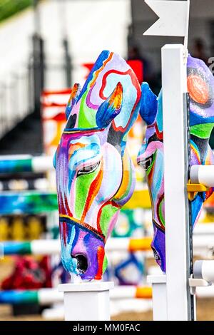 Windsor, Berkshire, Royaume-Uni. Le 9 mai 2018. Jour 1. Royal Windsor Horse Show. Windsor. Dans le Berkshire. UK. Concours hippique. Saut de cheval Tête des ailes. 09/05/2018. Credit : Sport en images/Alamy Live News Banque D'Images